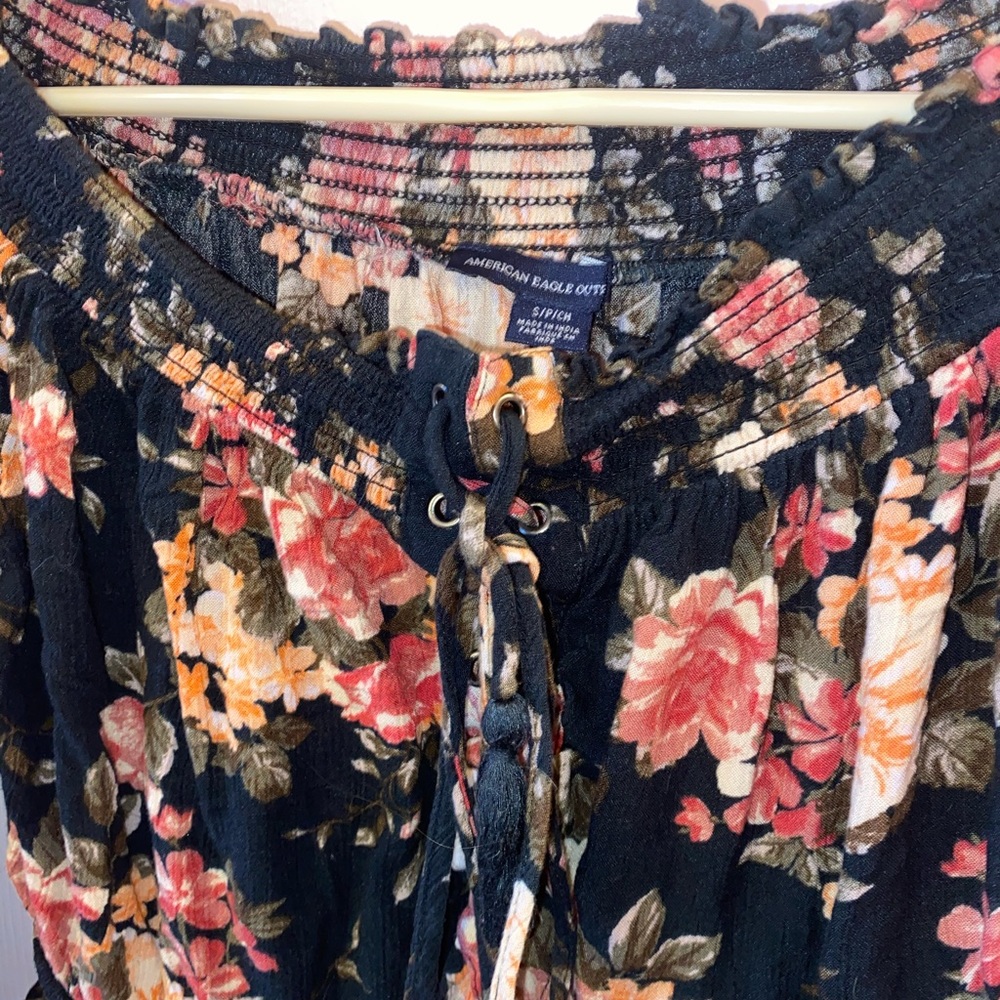 American Eagle Floral blouse